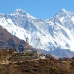 stupa und der everest und der lhotse